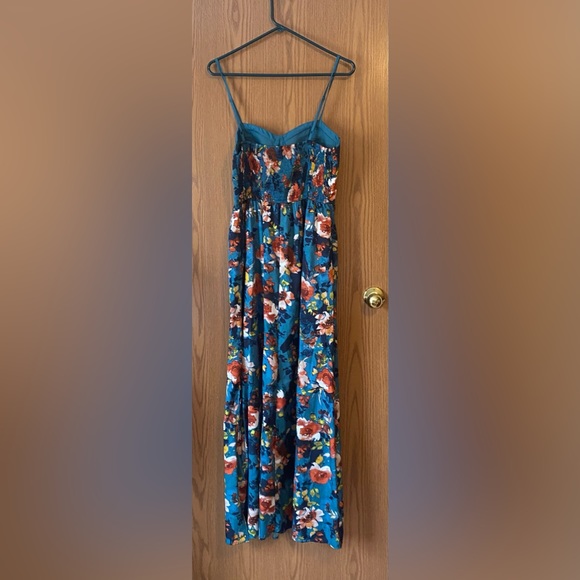 Long dress with pockets - Picture 2 of 2